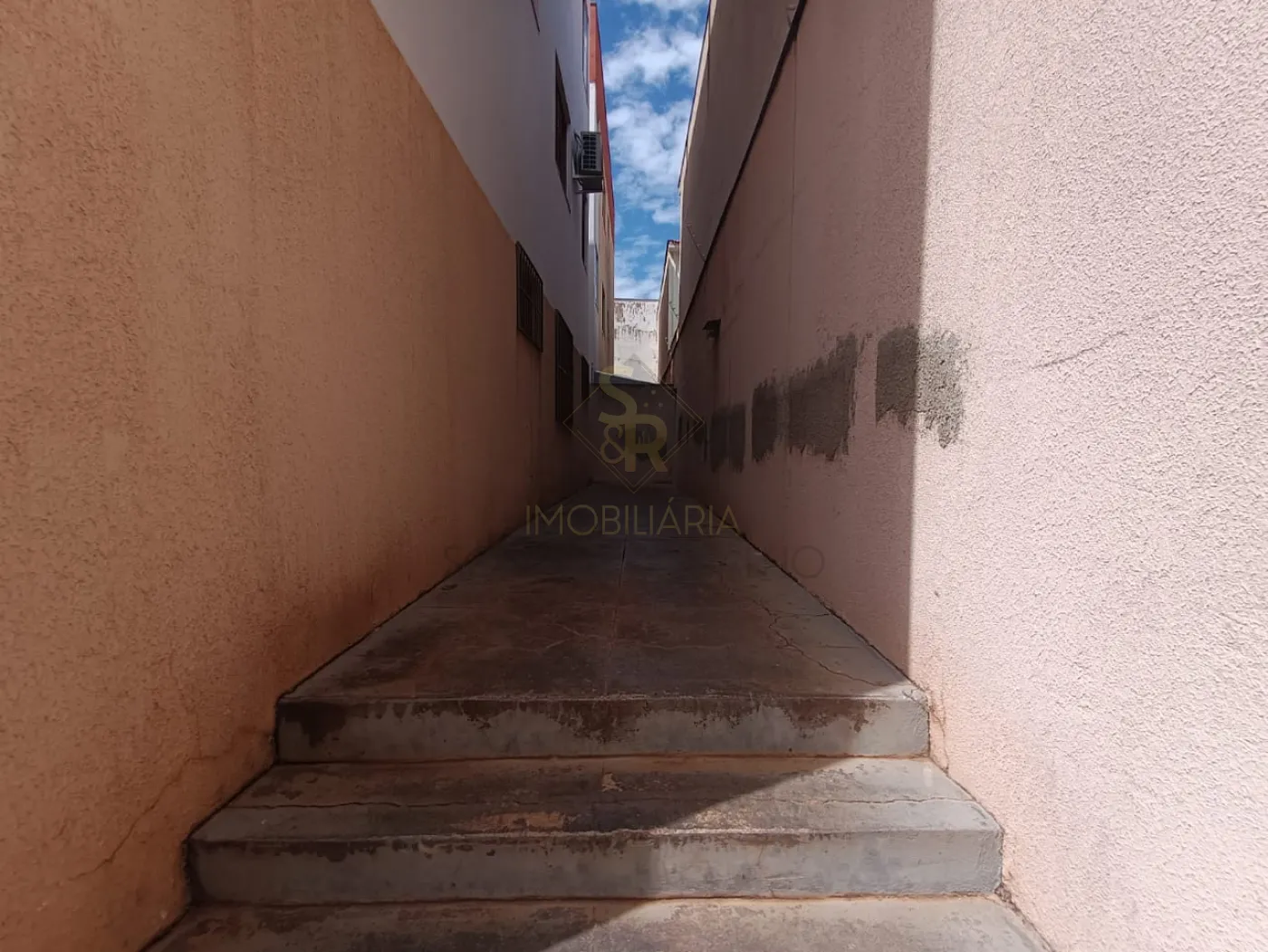 Alugar Apartamentos / Padrão em Ribeirão Preto R$ 800,00 - Foto 2