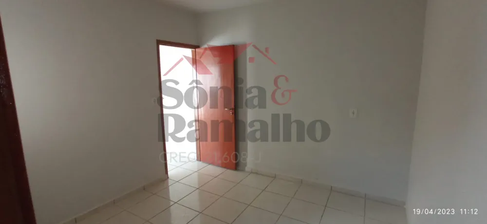 Alugar Casas Residenciais / Padrão em Ribeirão Preto R$ 900,00 - Foto 2