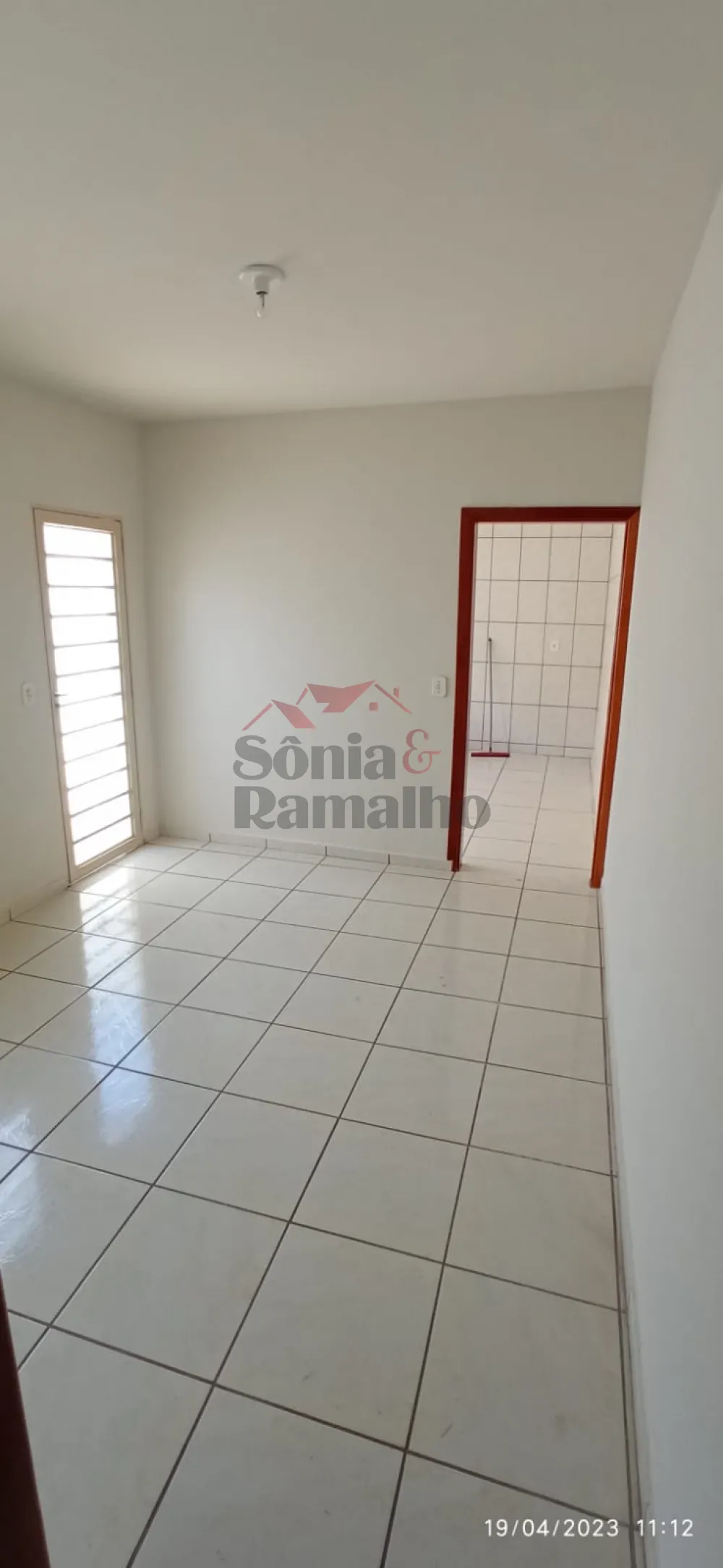 Alugar Casas Residenciais / Padrão em Ribeirão Preto R$ 900,00 - Foto 4