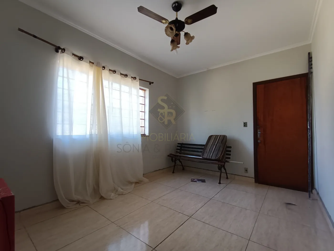 Alugar Apartamentos / Padrão em Ribeirão Preto R$ 1.450,00 - Foto 1