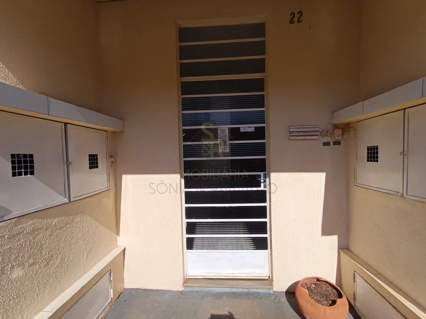 Alugar Apartamentos / Padrão em Ribeirão Preto R$ 1.450,00 - Foto 1