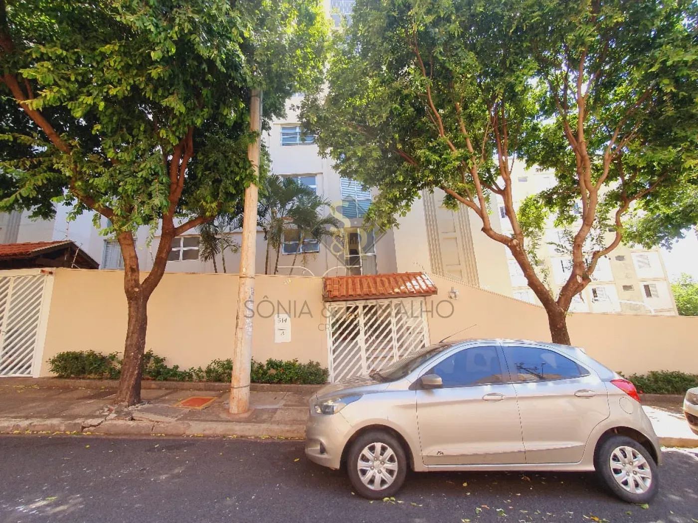 Alugar Apartamentos / Padrão em Ribeirão Preto R$ 900,00 - Foto 1