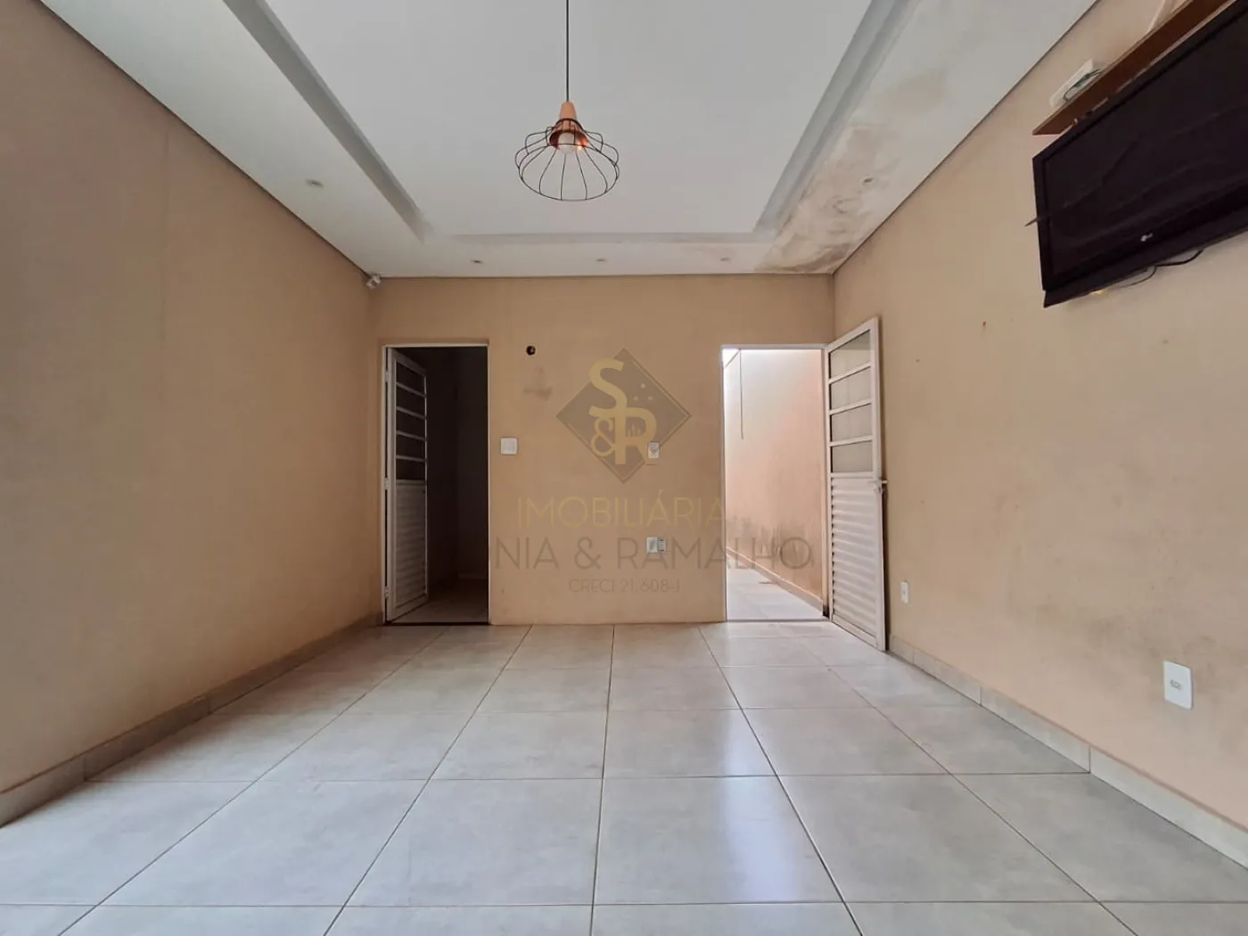 Alugar Casas Residenciais / Padrão em Ribeirão Preto R$ 1.600,00 - Foto 1