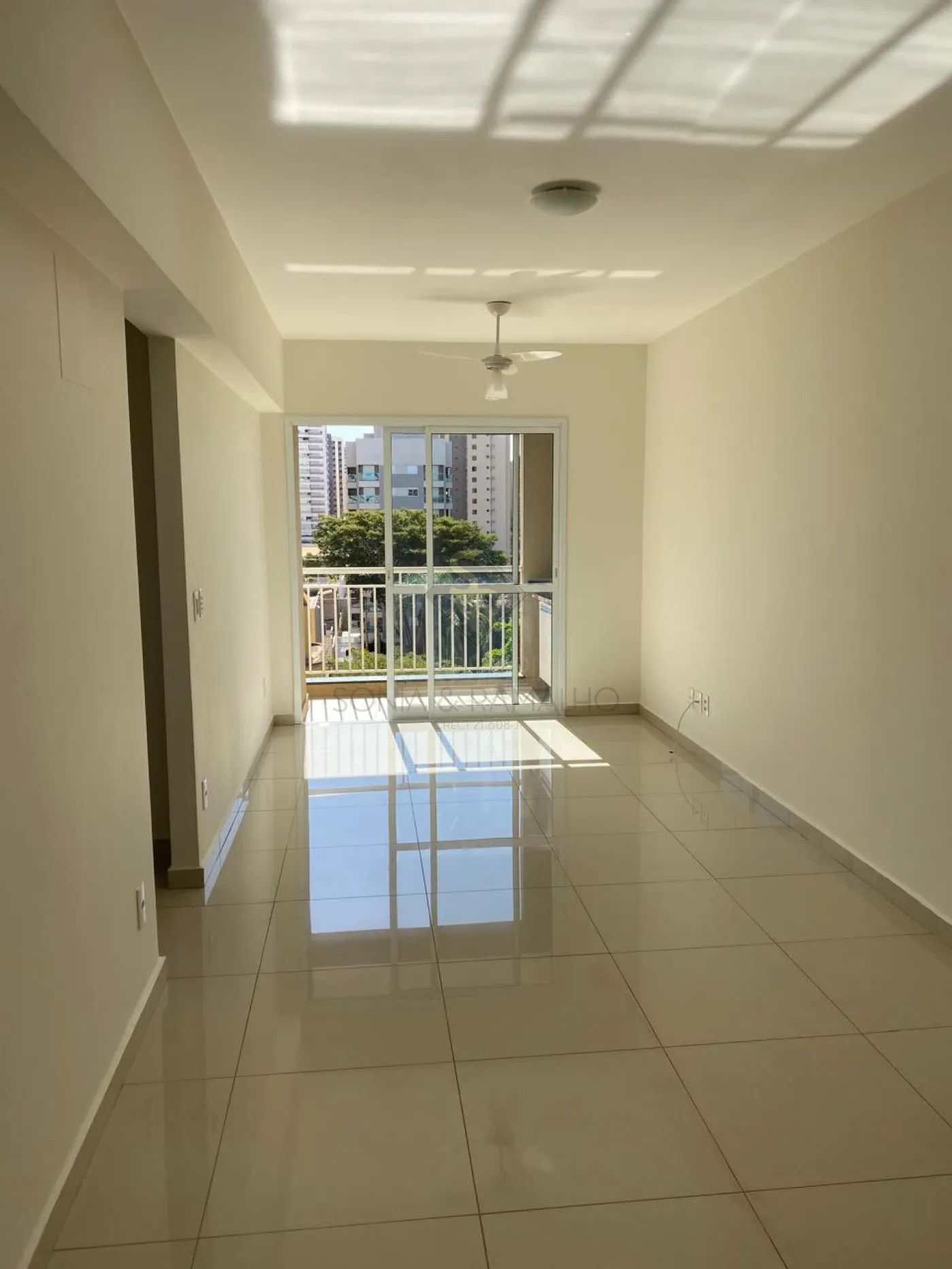 Alugar Apartamentos / Padrão em Ribeirão Preto R$ 2.390,00 - Foto 1