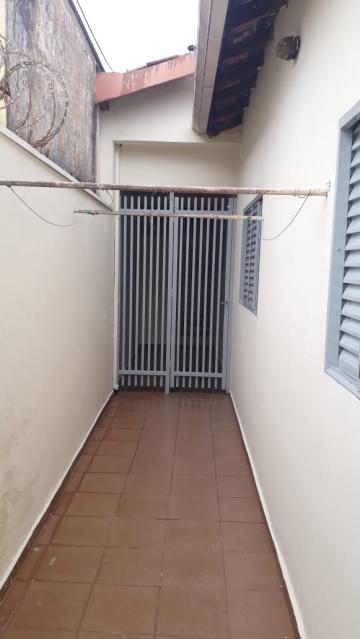 Alugar Casas / Padrão em Ribeirão Preto. apenas R$ 880,00