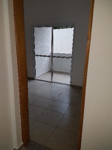 Alugar Apartamentos / Padrão em Ribeirão Preto. apenas R$ 600,00