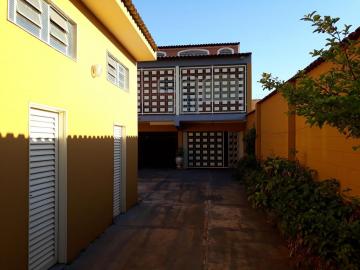 Alugar Casas / Padrão em Ribeirão Preto. apenas R$ 700.000,00