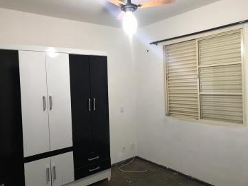 Alugar Apartamentos / Padrão em Ribeirão Preto. apenas R$ 600,00