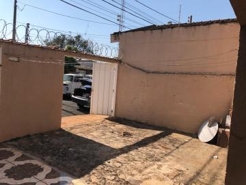 Alugar Casas Residenciais / Padrão em Ribeirão Preto. apenas R$ 850,00