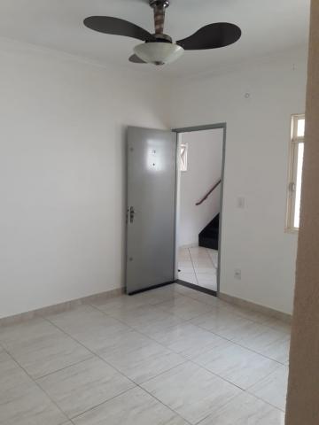 Alugar Apartamentos / Padrão em Ribeirão Preto. apenas R$ 700,00