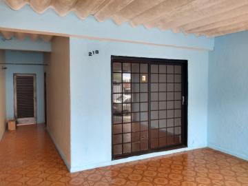 Alugar Casas / Padrão em Ribeirão Preto. apenas R$ 750,00