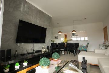 Alugar Apartamentos / Padrão em Ribeirão Preto. apenas R$ 700.000,00