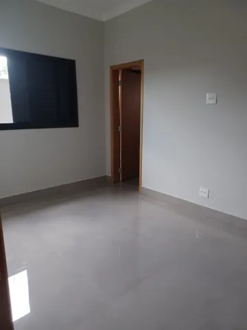 Linda Casa em Condomínio