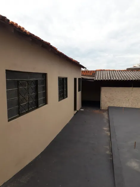 Alugar Casas Residenciais / Padrão em Ribeirão Preto. apenas R$ 1.900,00